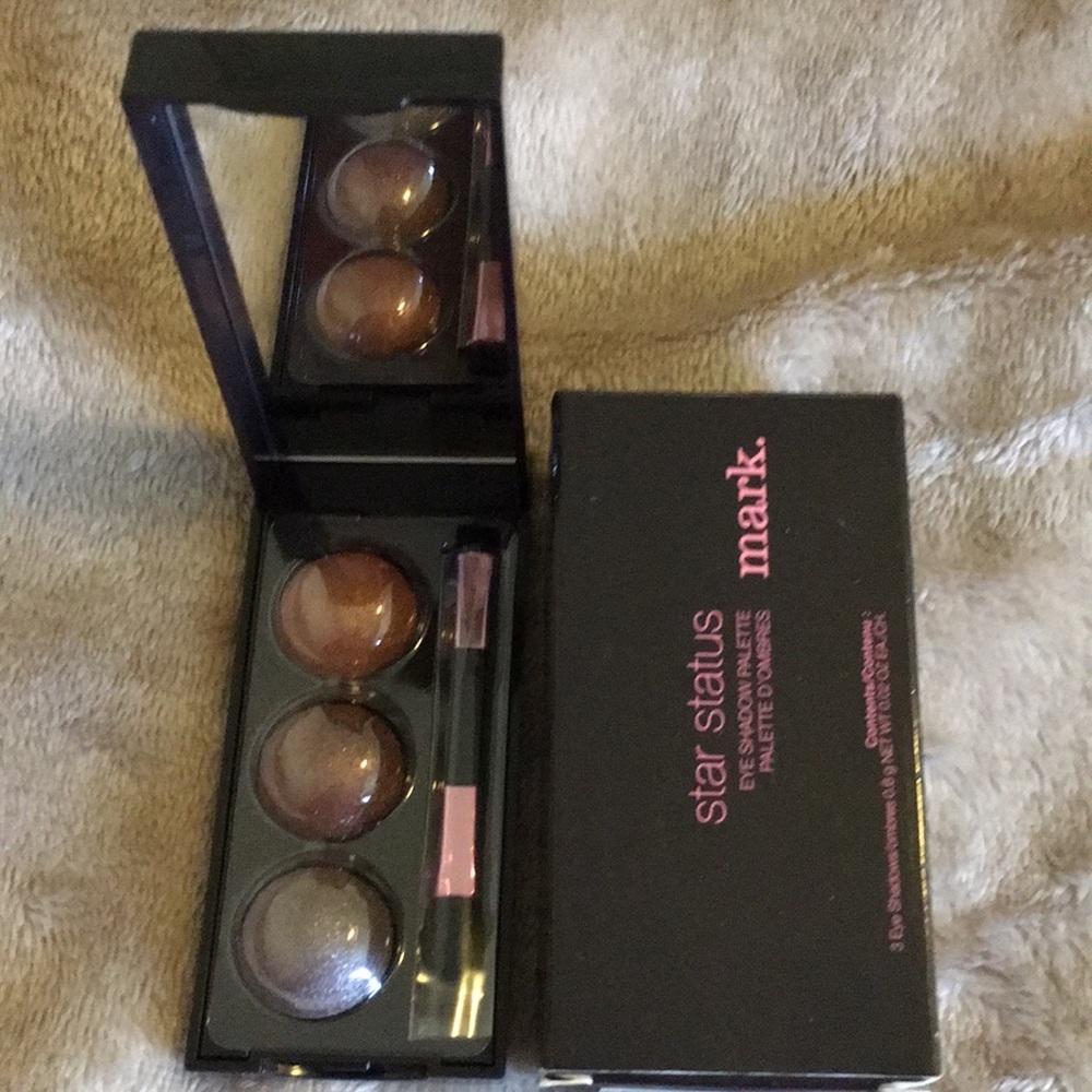 Avon Mark Star Status Eyeshadow Palette: Earth Angel
